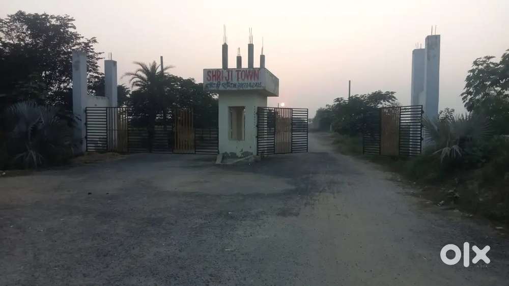 Gate band sosaity on road 60ft road