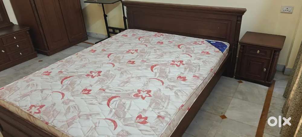 Elegant Wooden Queen Size Bed with Mattres  in new Condition ( Unused)
