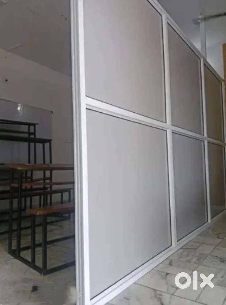 Aluminium partition with one gate