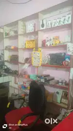 Puri dukaan sell kar rha hu