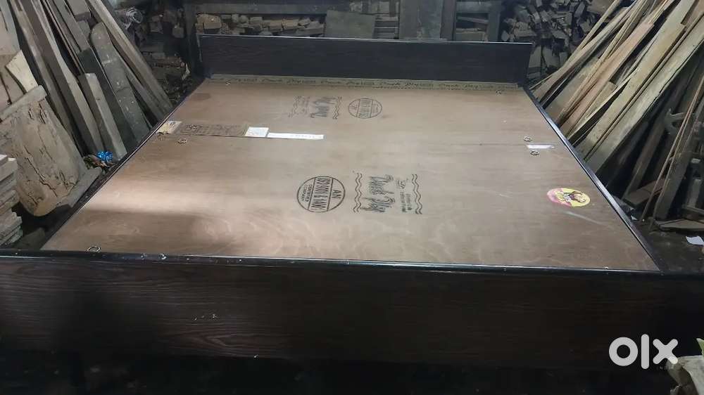 6*7 English khat made with ply and walnut colour sunmica