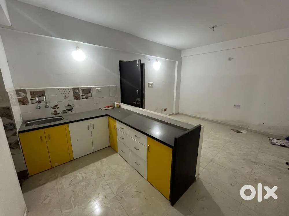 2BHK 780 sqft East Facing Balcony, Lift, Parking, CCTV