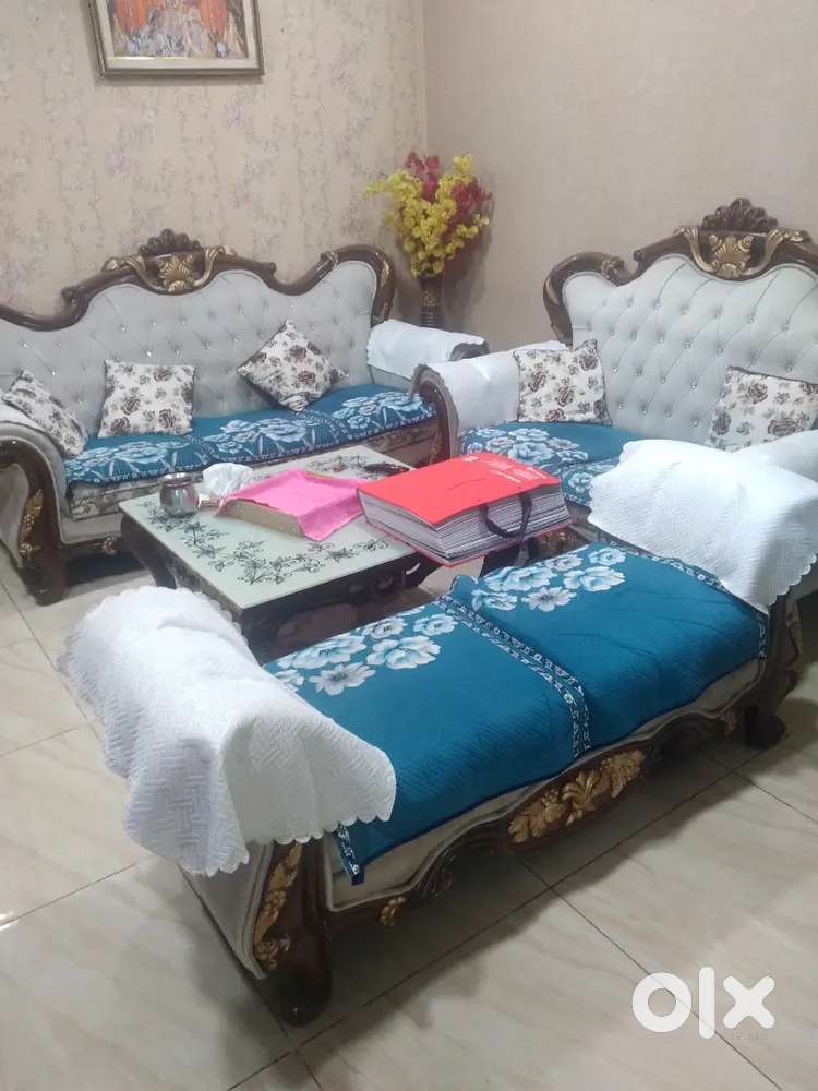 3+2+Divider with centre table Maharaja Type Sofa
