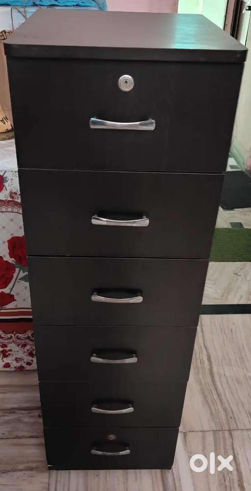 Wooden Drawer in Excellent Condition