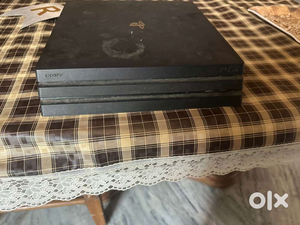 Ps4 pro available in Good conditiom