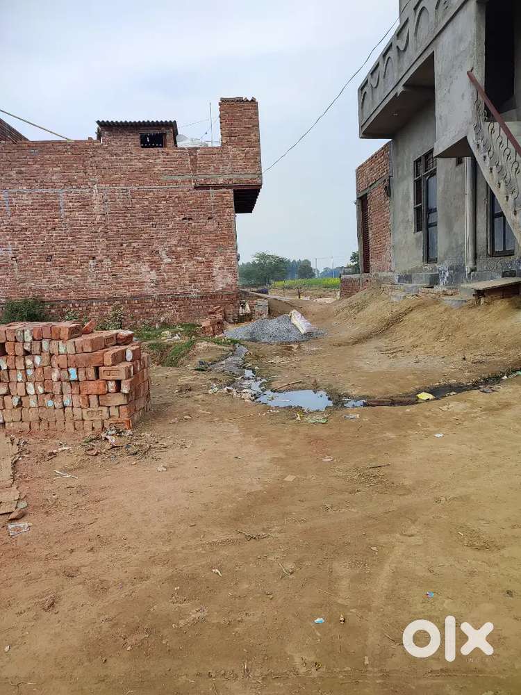 सुविधाओं के साथ प्लॉट मेट्रो स्टेशन के नजदीक 3500 ₹ पर गज