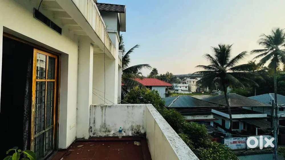 Looking 1 Female flatmate in  AC single room, in 3BHK flat , flatshare