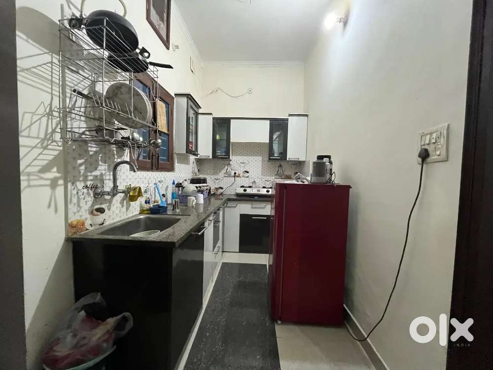 ONLY FOR FEMALES 1BHK BUILDER FLOOR AVAILABLE ON RENT