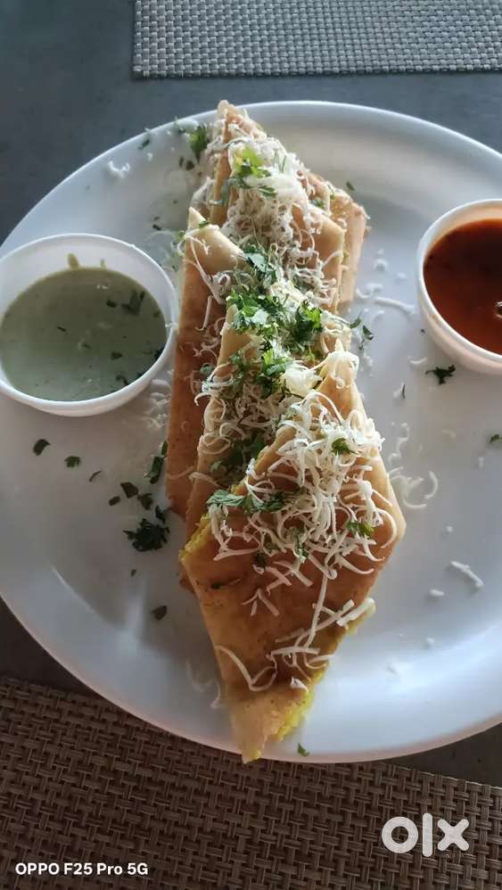 होटल काम के लिए  हेल्पर ,कूक,table boy. चाहिए ,रहना और खाना