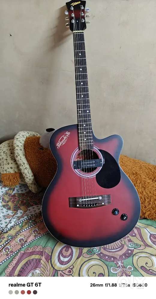 Acoustic Guiter with sound voloumer and box connection