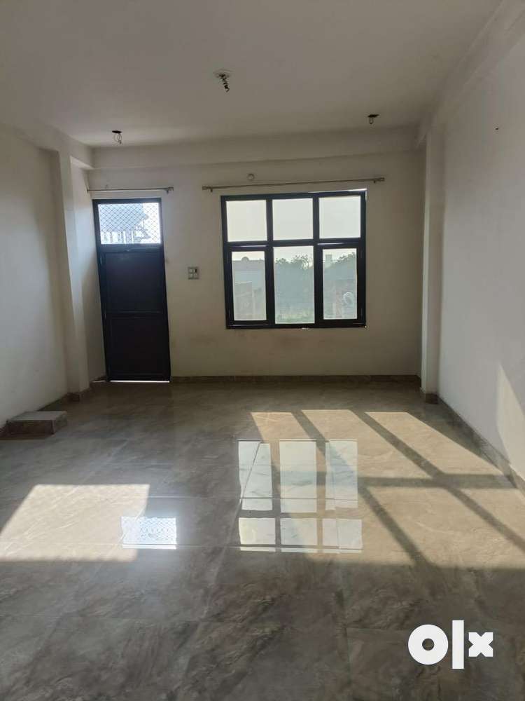 Furnished room with all amenities.