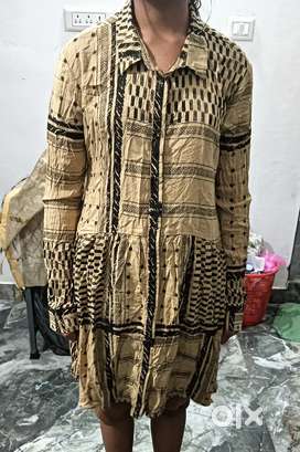 Long top dark cream colour