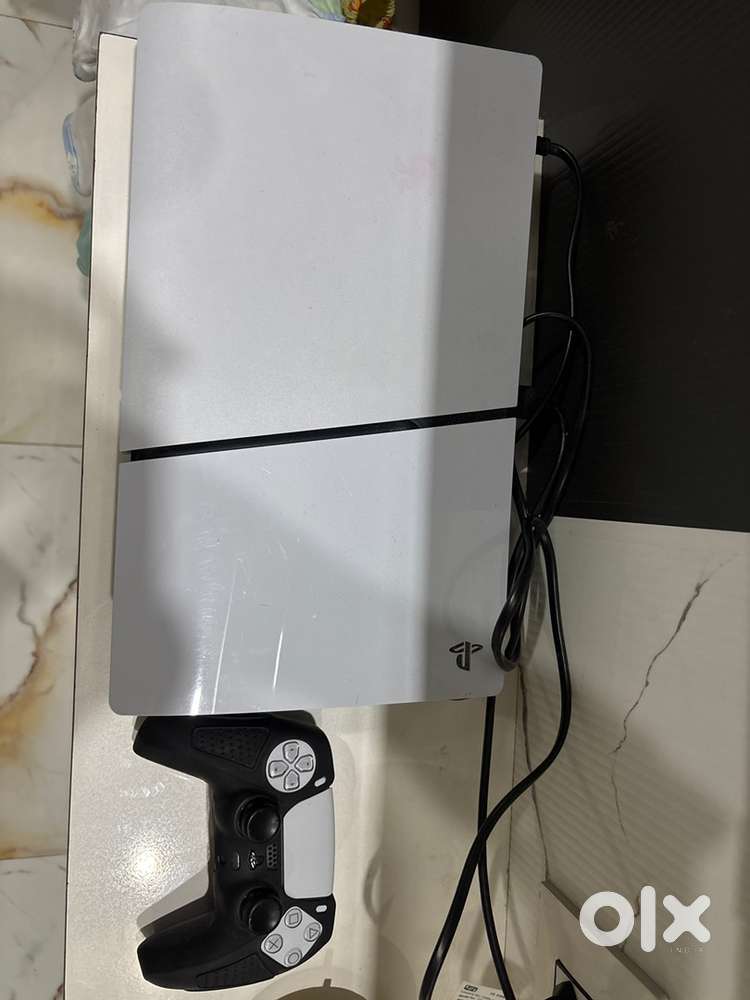 Ps5 in Excellent condition - 6 months warranty left