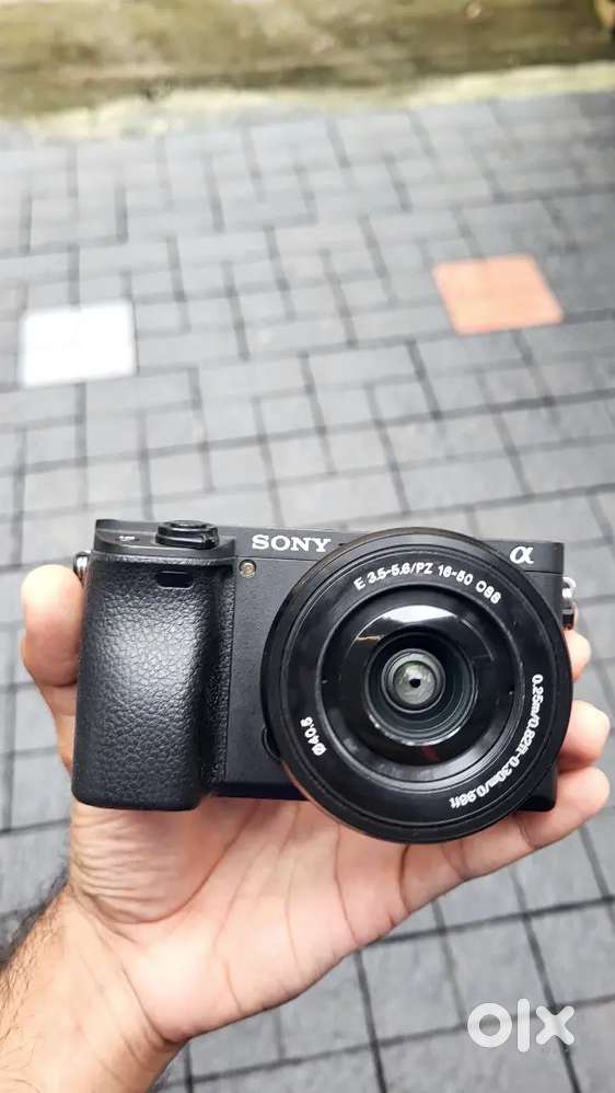 Sony a6400 mirrorless camera with 16-50mm lens