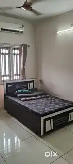 એસી બેડ વગેરે સાથે ભાડે આપવાનું છે