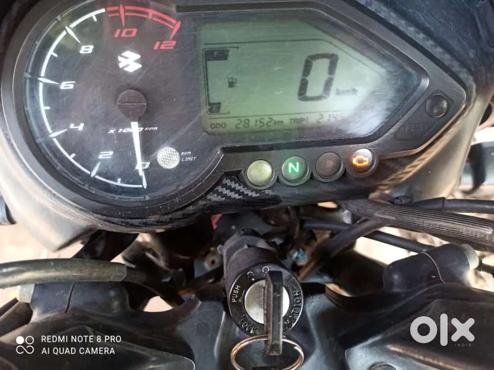 Pulsar 125 DTS-i EBONY BLACK SOLAR RED