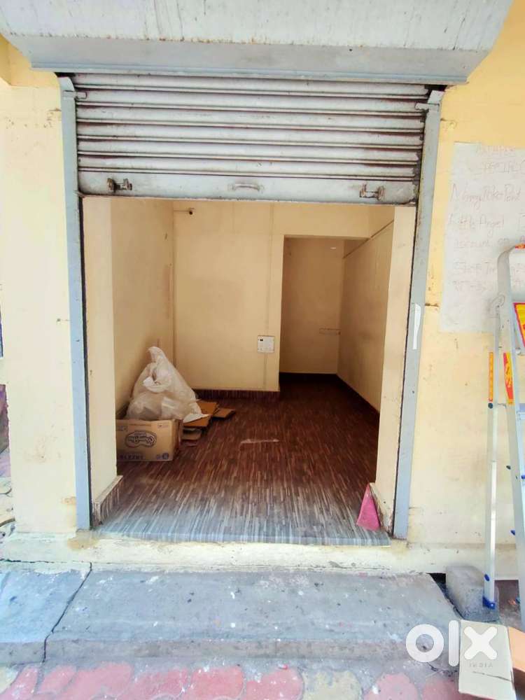 ONE SHOP FOR RENT UNFURNISHED SHOP