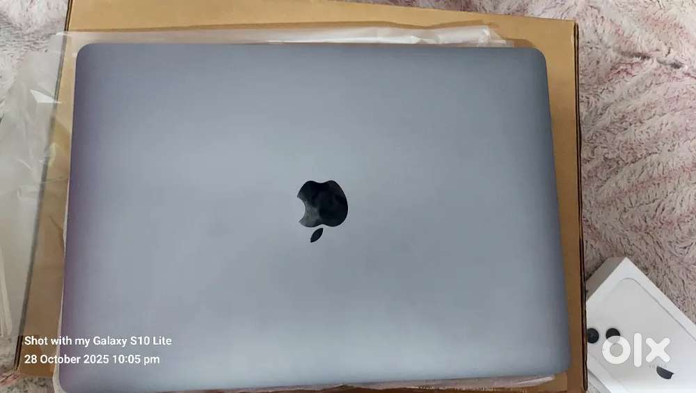 13-inch MacBook Air with M1 chip brand new rarely used
