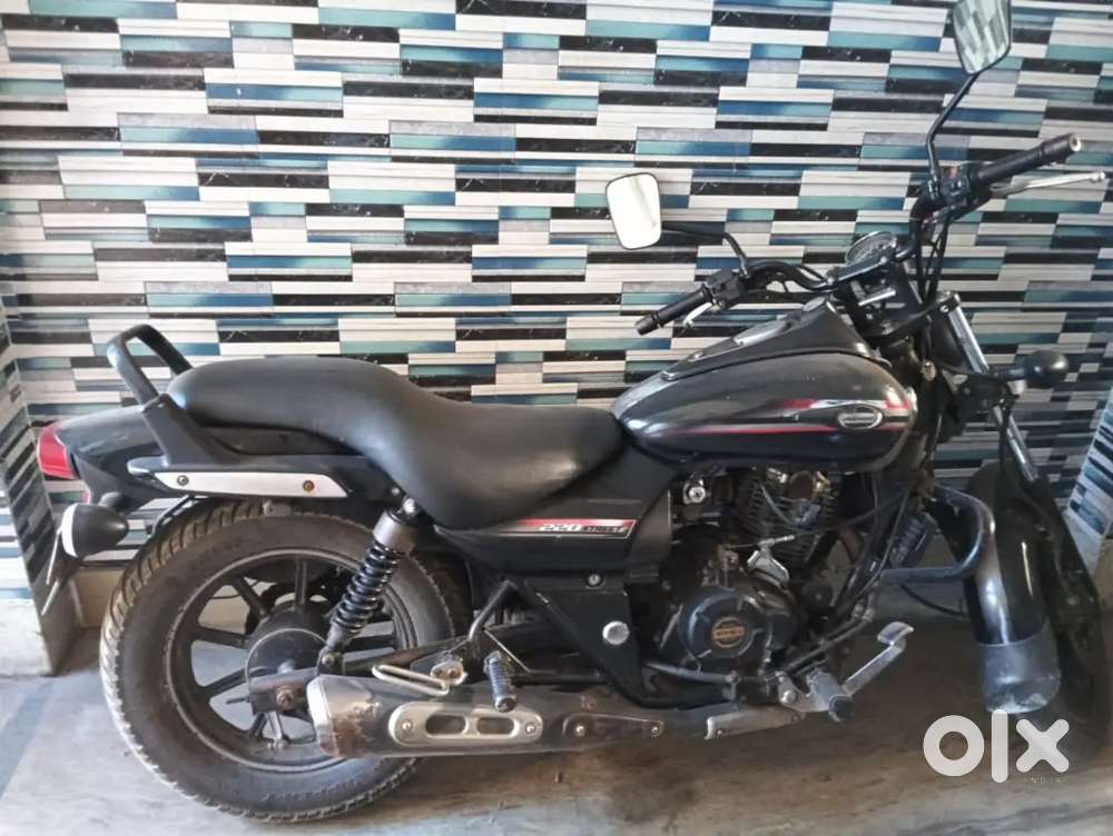 Everything condition ok... Avenger 220 black aloy