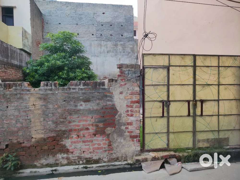 100 gaj plot near Mundka metro station