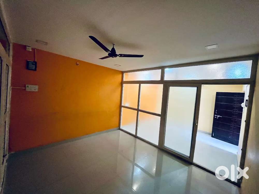 Shop/Office Space for Rent Prime location!