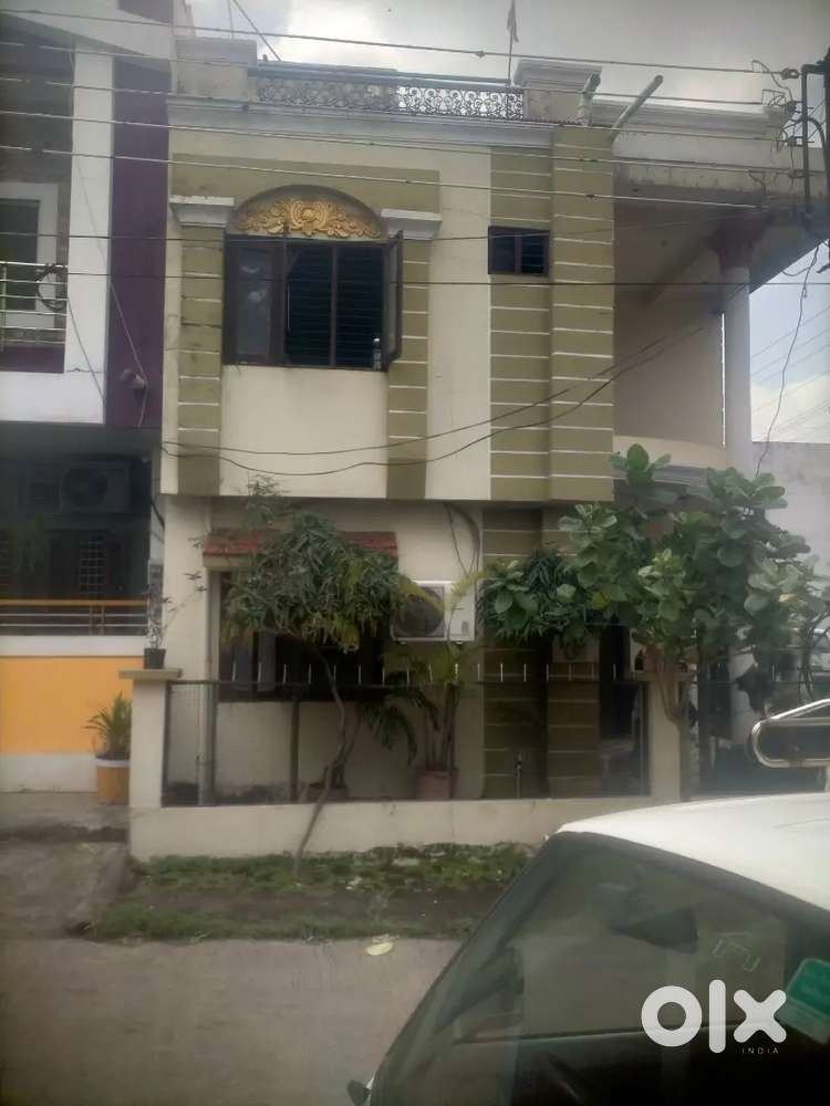 New build up near garden good location