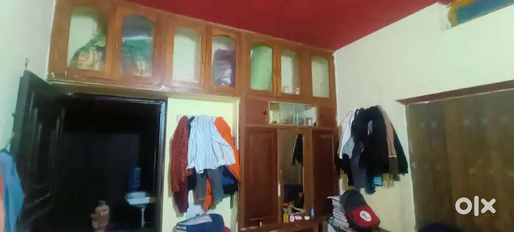 1 room vacant in 2bhk flat near sbi atm  yamuna apartment boring road