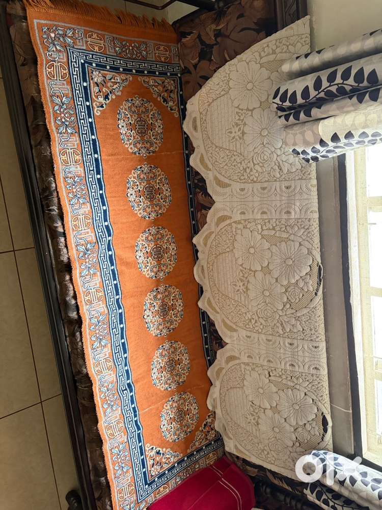 One sofa with 2 sofa chair, 1 palang