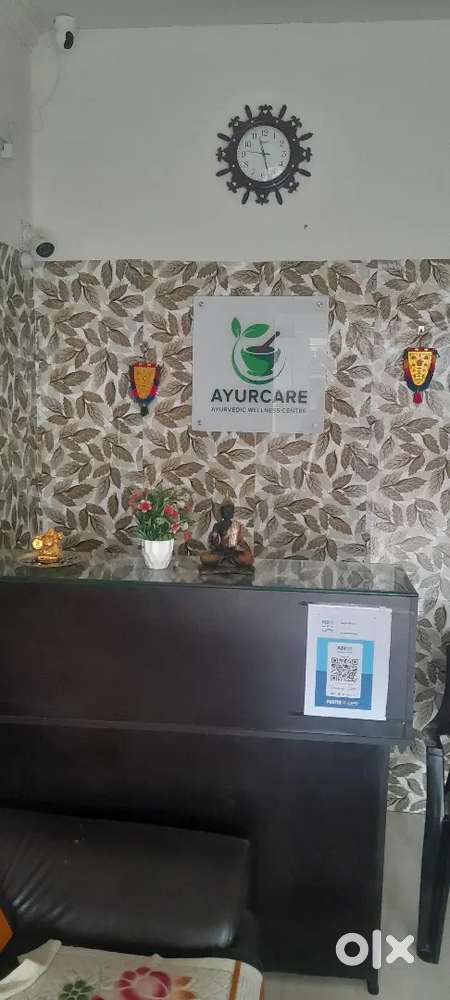 Female spa therapist / Telicaller