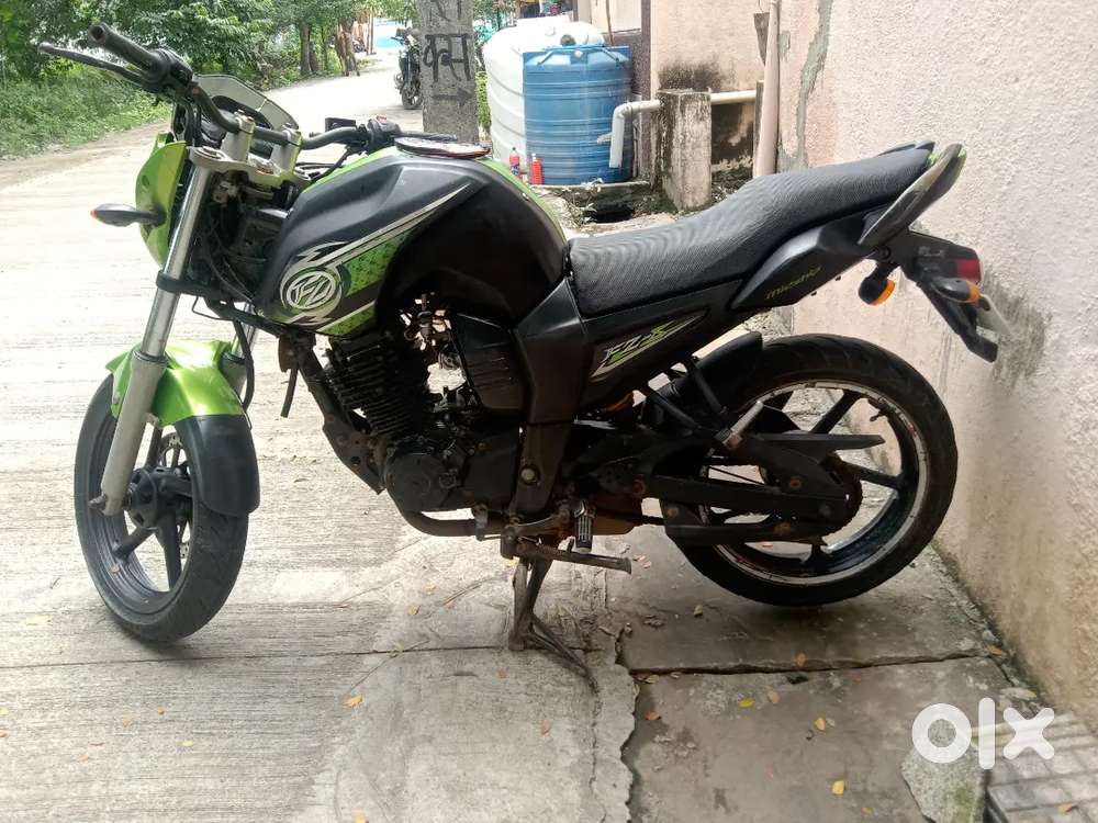 FZS is in black green colour..best bike