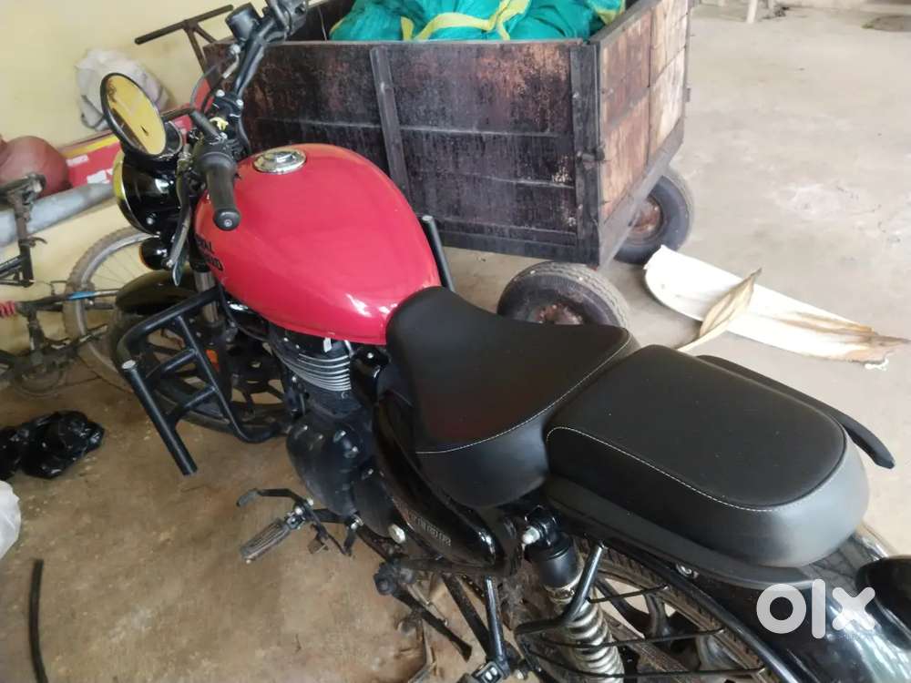 Single hand showroom maintenance