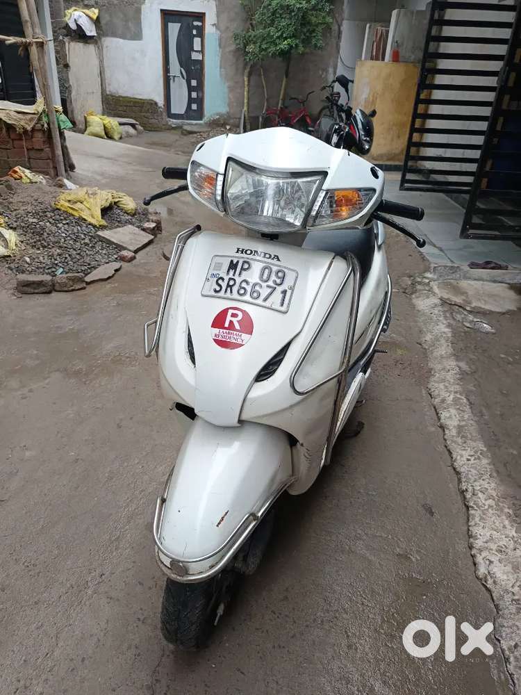 white Activa 3G