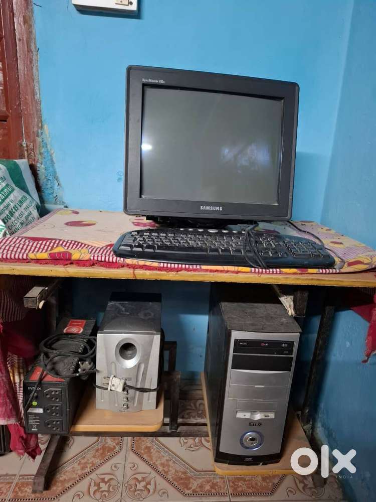 Desktop Computer with Mounting Table