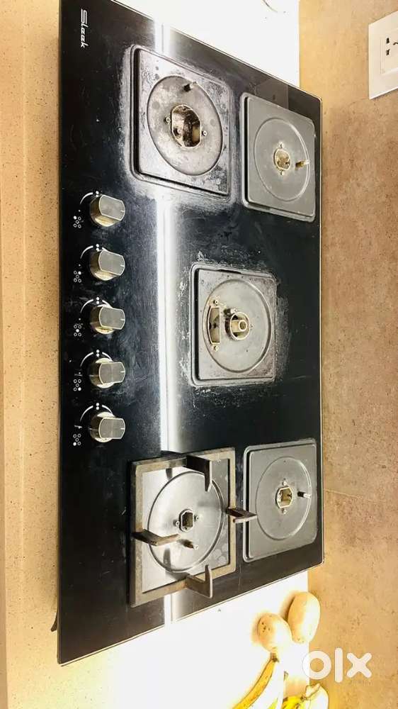 Sleek Gas stove 5 burner