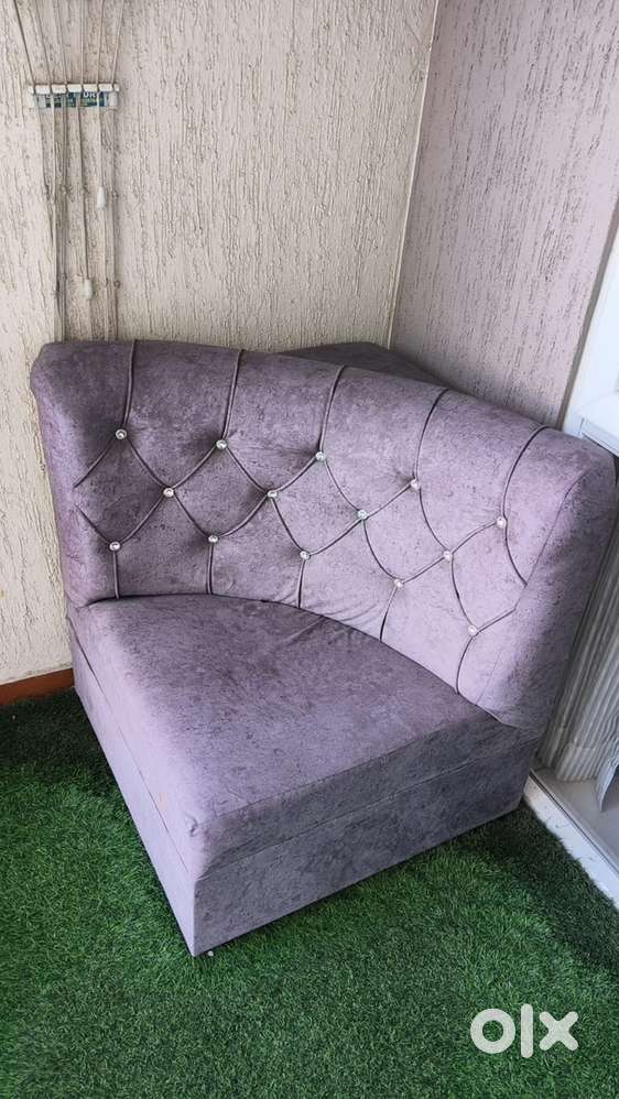 Selling single seater corner sofa for balcony