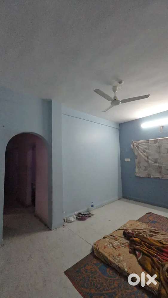 Flat partner required