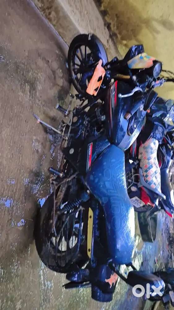 Bajaj evenger 220 street