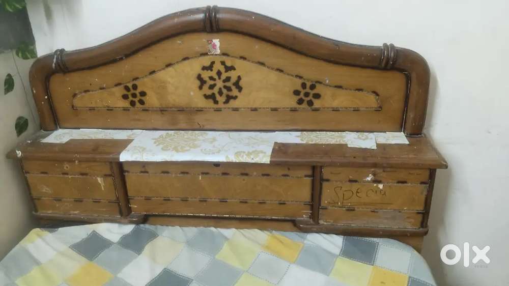 Old 4x6 feet ka bed  sale karna ha.