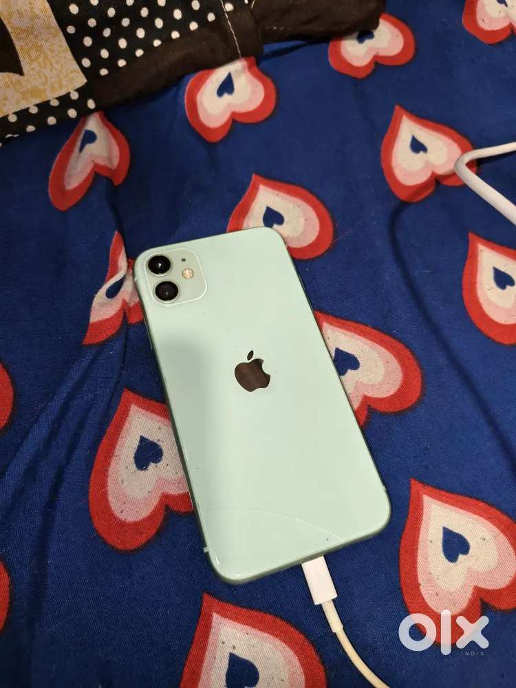 iPhone 11 (128 gb) battery health 76%