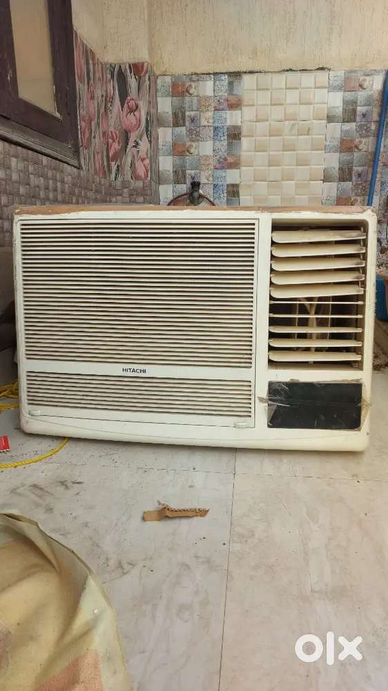 Hitachi
1.5 Ton *5 Star Window AC - White