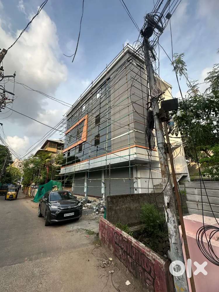 1.65 lakh rent commercial building for salenear vytilla palarivattomNH