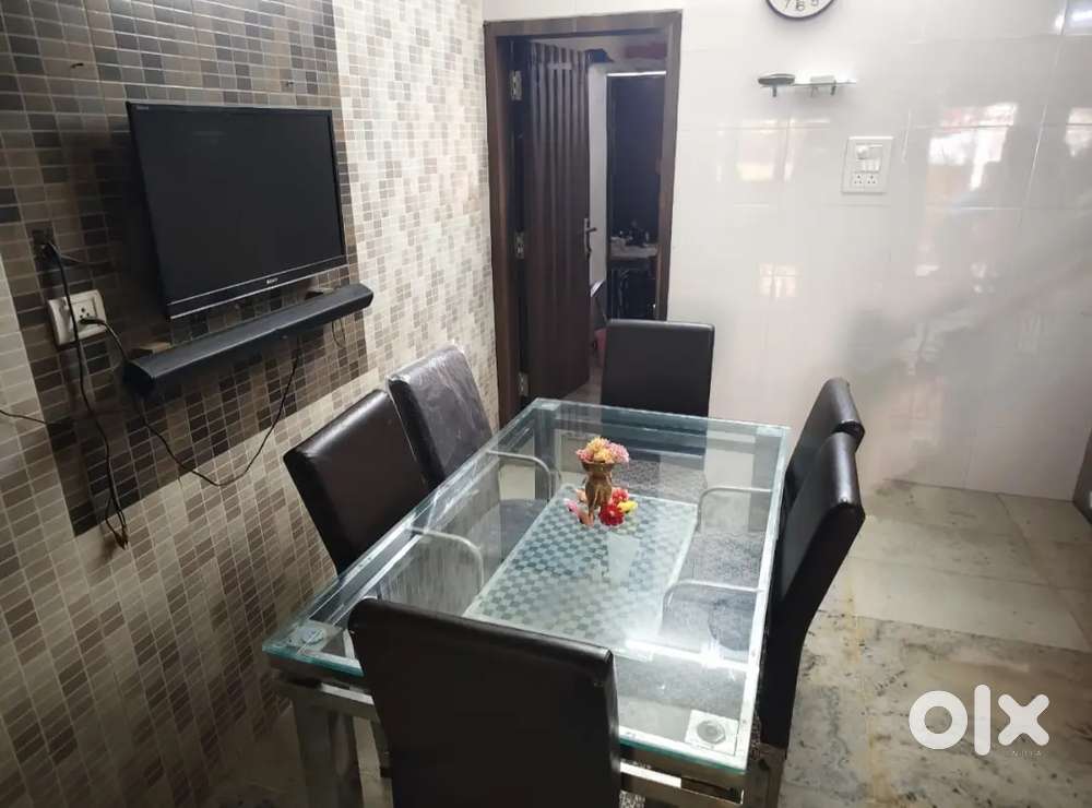 Only 2.5 years old pour S.S Steel table with 6 chair