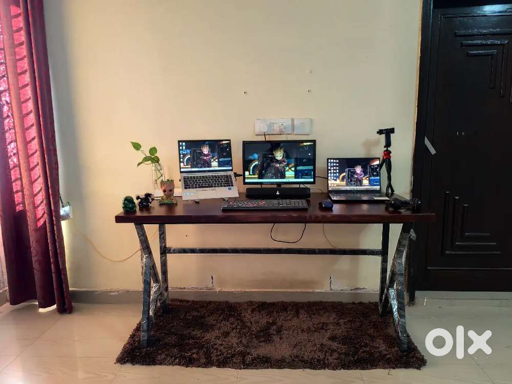 Computer table