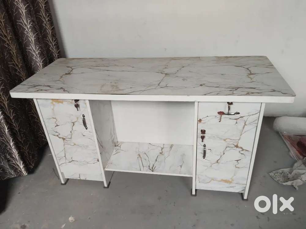 new table with safety key locks