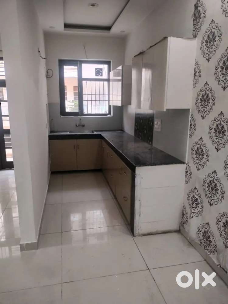 2/3 bhk available for sale in guru nanak enclave