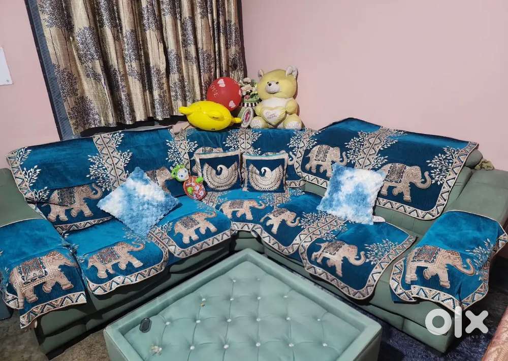 3 year old 7 seater L shape sofa + 2 ottoman puff + centre table