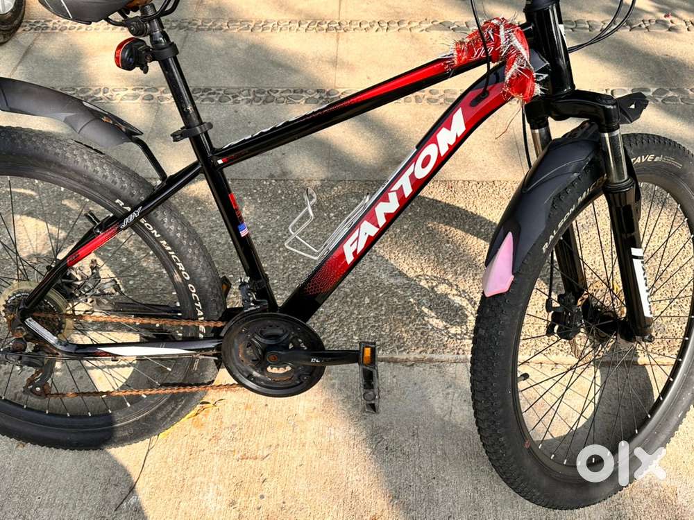 Fantom mountain cycle off roading with 7 speec shimano gear system