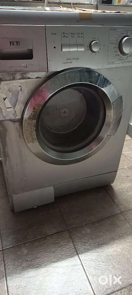 AUTOMATIC WASHING MACHINE