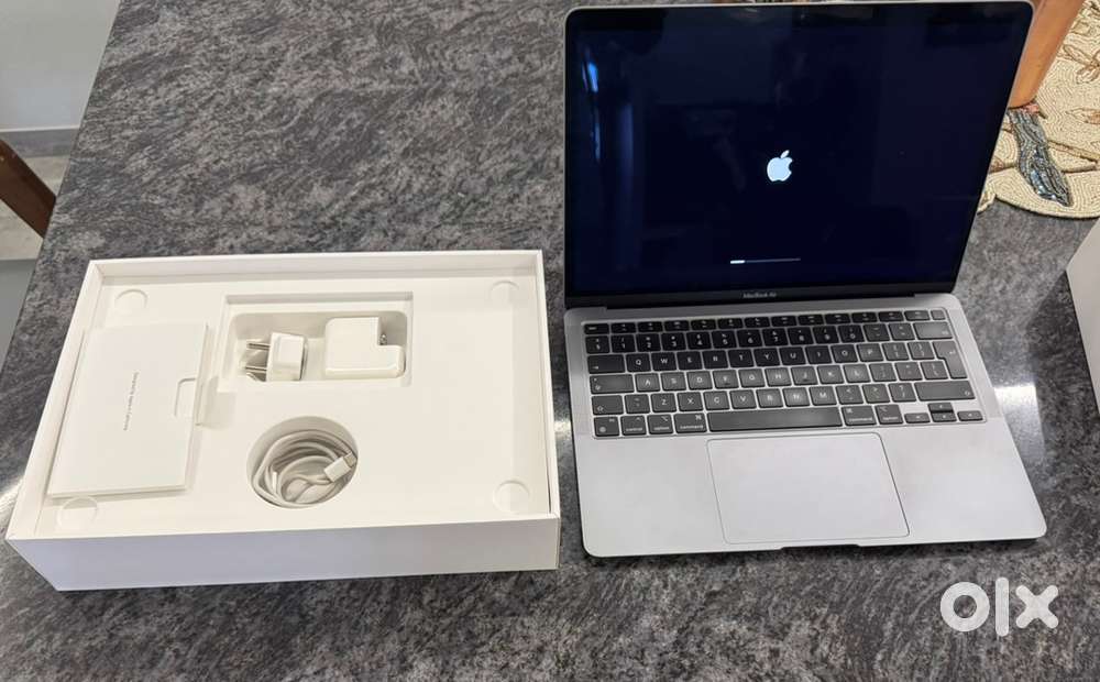 Macbook air 13inch M1 chip