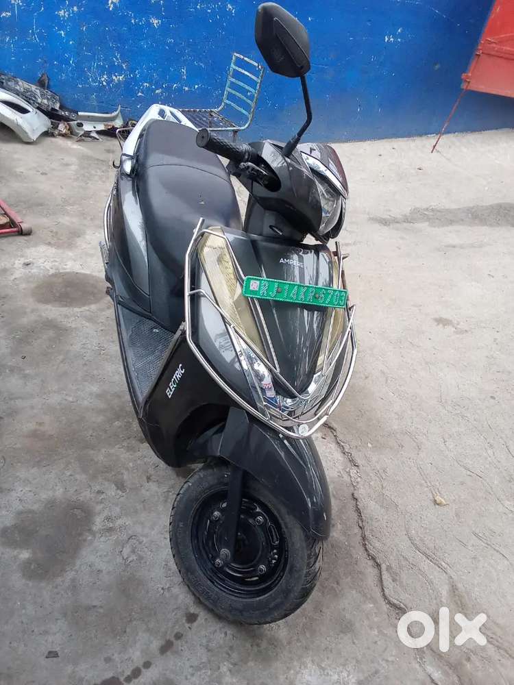 Ampere electric scooter good condition 80 km drive